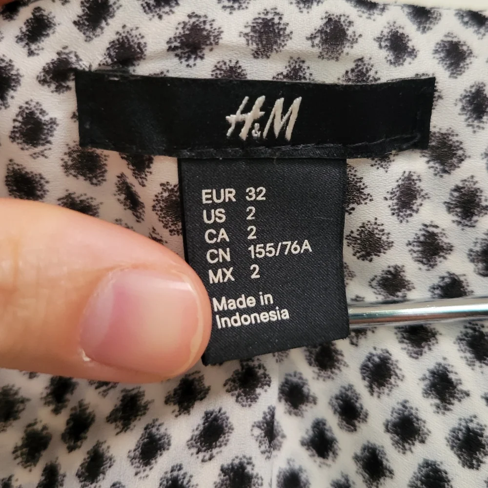 H&M Blouses Size 2 - Picture 4 of 4